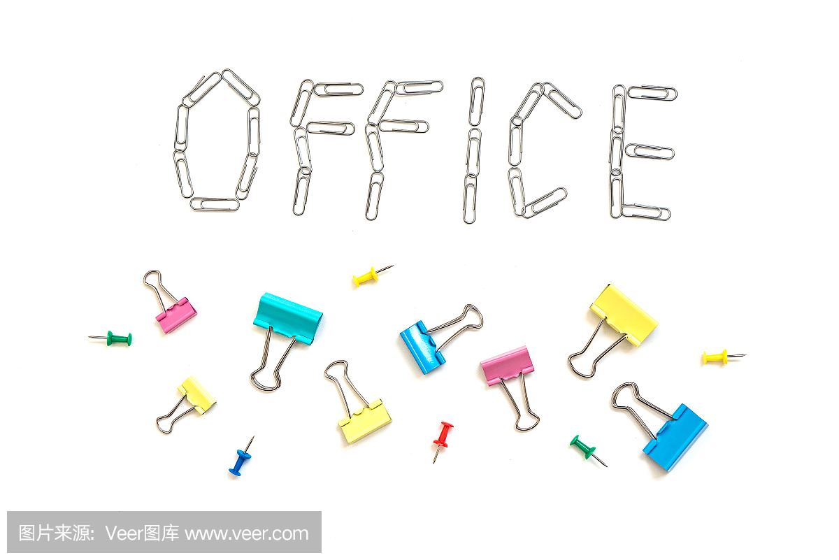 办公室对象。“办公室”这个词,用金属文具夹在白色背景上褪色了。