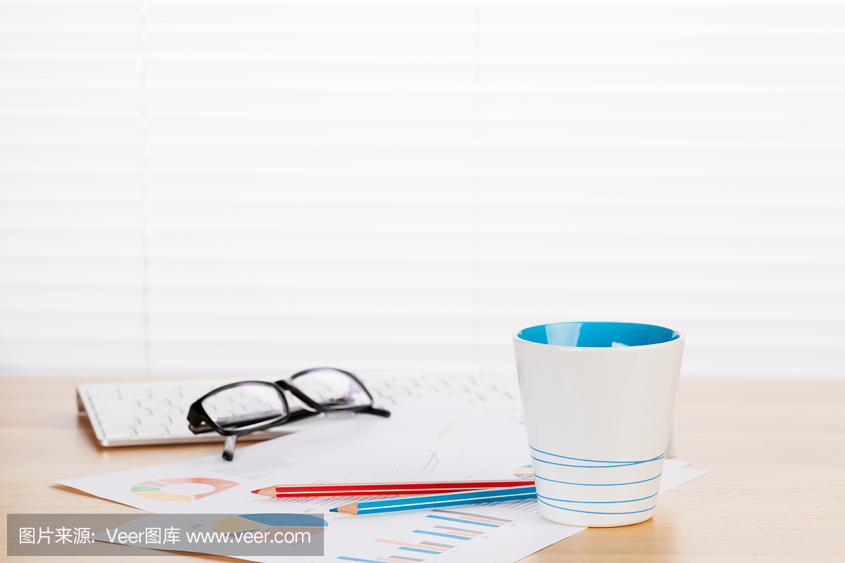 办公室办公用品和报告